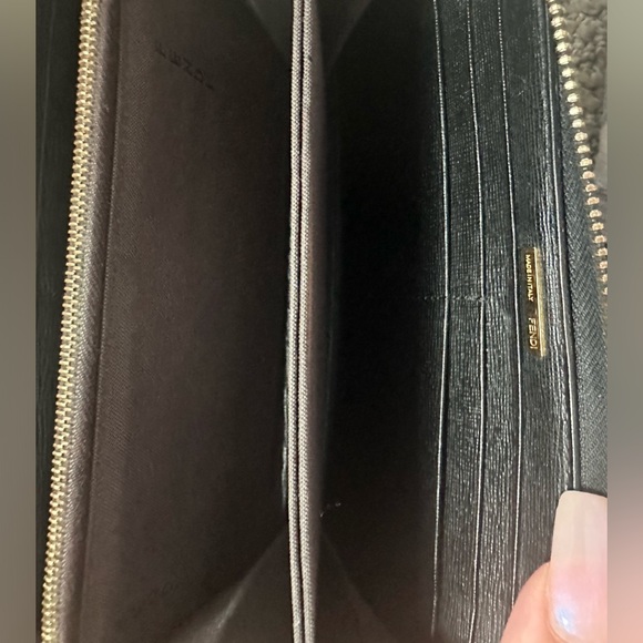 FENDI ZIP WALLET - Picture 4 of 8